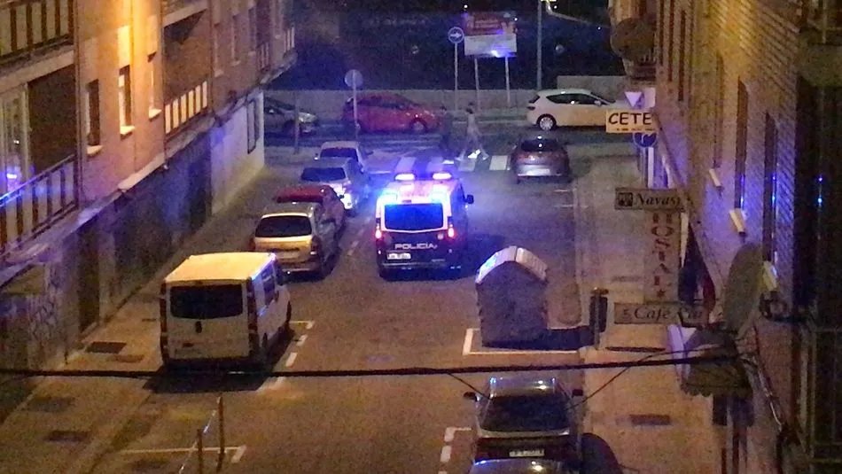 Foto 3 - La Polic&iacute;a Local evita dos macrobotellones y presenta 31 denuncias en la primera noche sin estado...