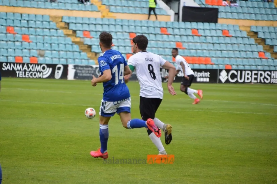 Foto 11 - El Salamanca UDS y su Helm&aacute;ntico dan un salto de gigante para alejarse de caer al infierno (4-0)