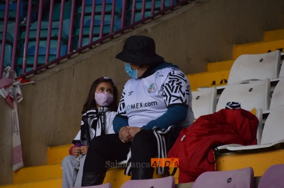 Foto 6 - El Helm&aacute;ntico lo tiene claro y ya lo canta: &ldquo;Lolo, qu&eacute;date, Lolo, qu&eacute;date&rdquo;