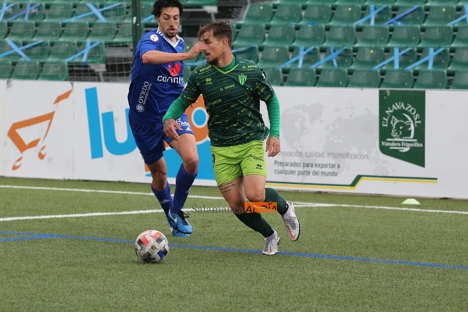 Foto 6 - El CD Guijuelo olvida el descenso imponi&eacute;ndose al Covadonga (3-1)