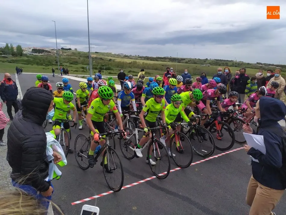 Los ciclistas compitieron bajo la lluvia en Guijuelo - KR