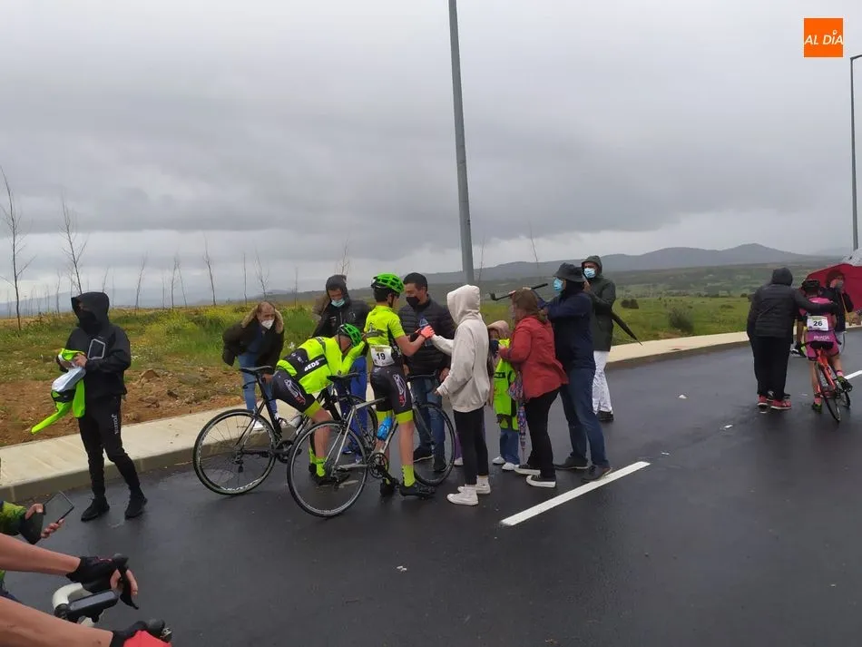 Foto 5 - Numerosos ciclistas disfrutan de un intenso Trofeo de Escuelas de ciclismo