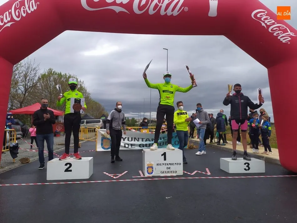 Foto 3 - Numerosos ciclistas disfrutan de un intenso Trofeo de Escuelas de ciclismo