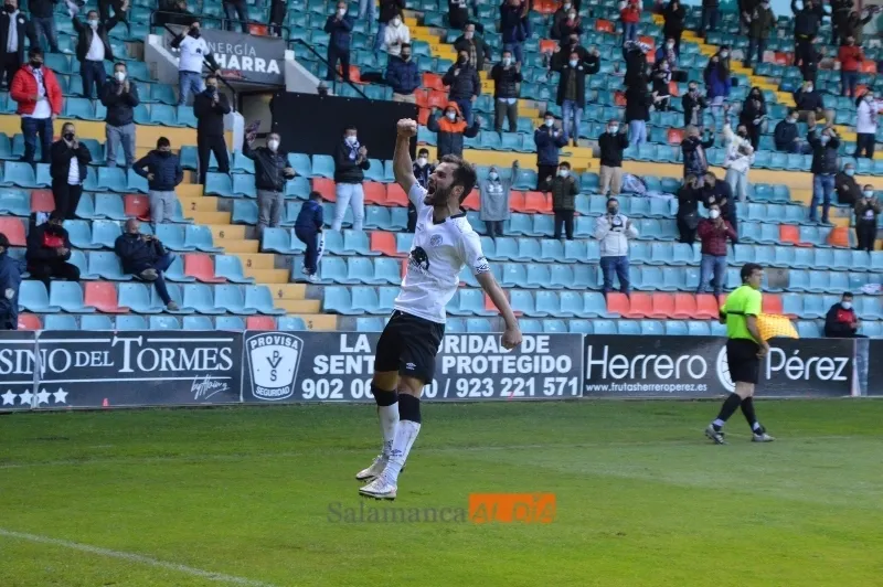 Alfonso Candelas salta por los aires tras el 4-0 al Vetusta