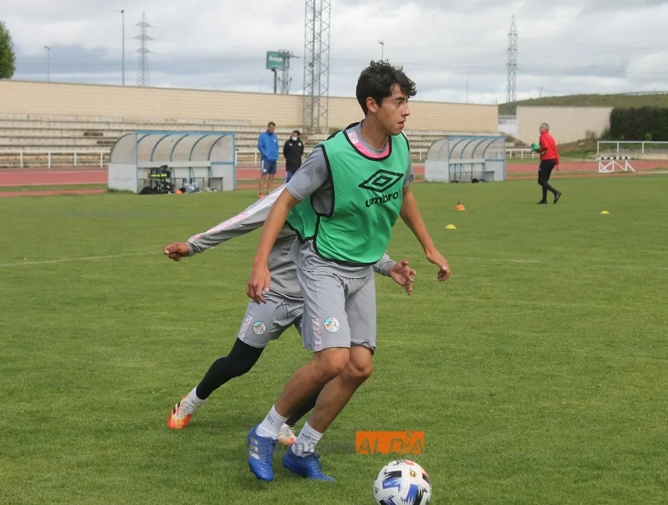 Foto 11 - La alegr&iacute;a y el buen ambiente imperan en el entrenamiento del Salamanca UDS tras la victoria