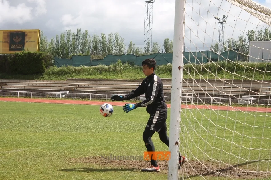 Foto 2 - La alegr&iacute;a y el buen ambiente imperan en el entrenamiento del Salamanca UDS tras la victoria
