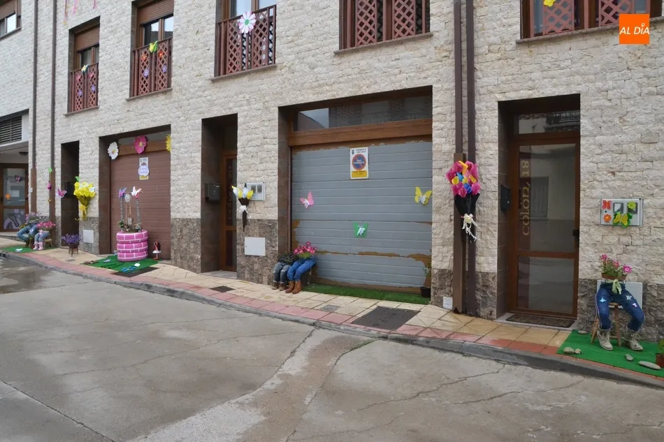 Foto 10 - Siete zonas comerciales de Ciudad Rodrigo engalanan sus calles al hilo de la primavera  