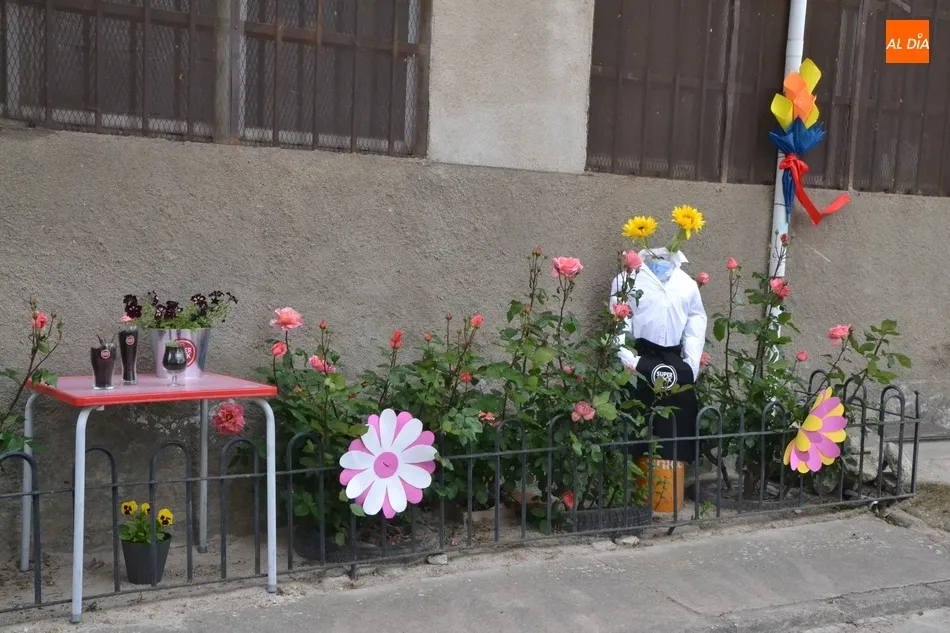 Foto 6 - Siete zonas comerciales de Ciudad Rodrigo engalanan sus calles al hilo de la primavera  