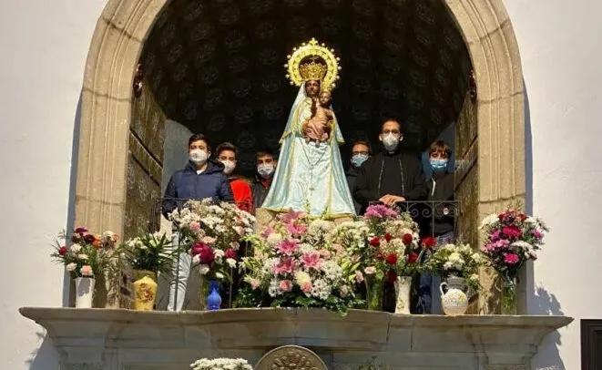 Varios seminaristas visitan el Santuario de Nuestra Señora de la Peña de Francia  