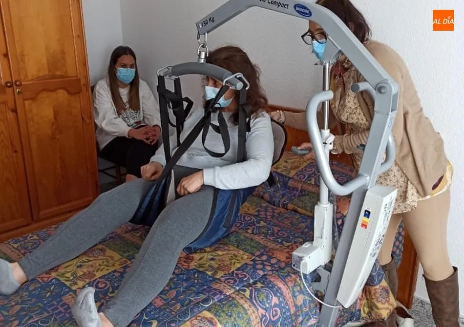 Foto 2 - Las alumnas de VitinLab realizan en Cip&eacute;rez&nbsp;pr&aacute;cticas de transferencias y movilizaciones con...