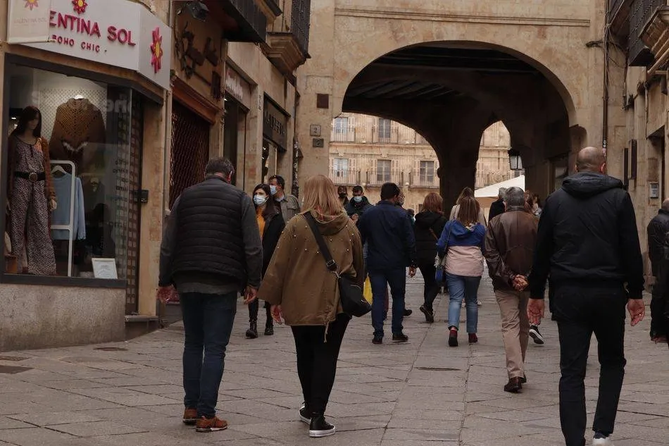 Habrá que esperar al menos 7-10 días para valorar si las celebraciones del pasado fin de semana por el fin del estado de alarma han tenido impacto en los contagios
