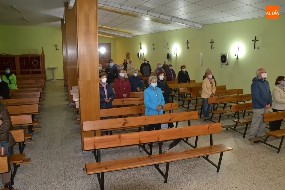 Foto 7 - La Parroquia de F&aacute;tima honra estos d&iacute;as a su Virgen, que se quedar&aacute; sin recorrer las calles  