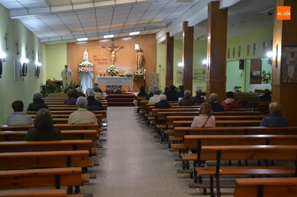 Foto 2 - La Parroquia de F&aacute;tima honra estos d&iacute;as a su Virgen, que se quedar&aacute; sin recorrer las calles  