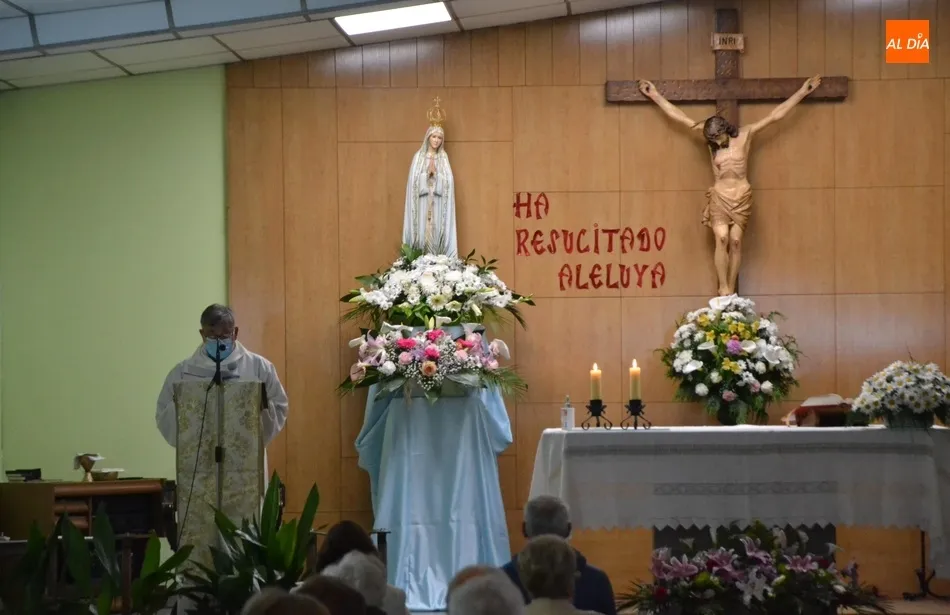 Foto 3 - La Parroquia de F&aacute;tima honra estos d&iacute;as a su Virgen, que se quedar&aacute; sin recorrer las calles  