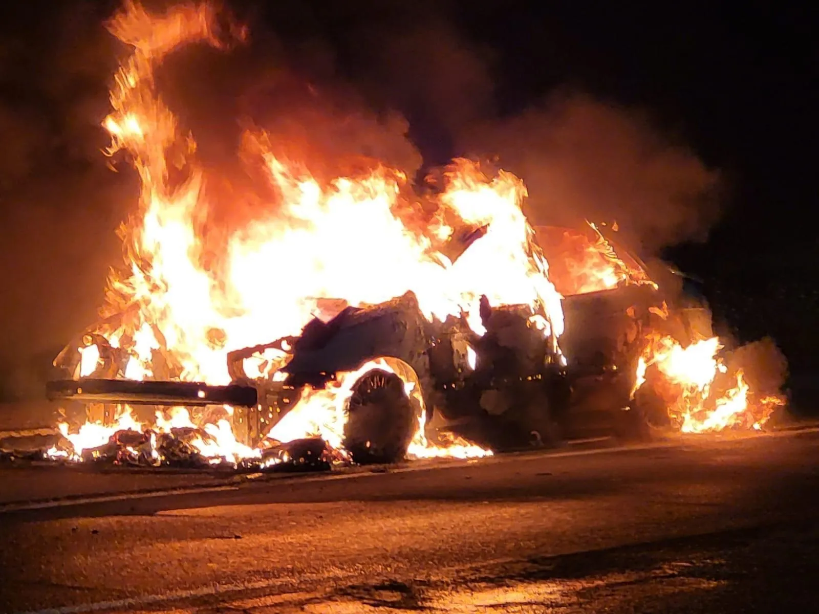 Arde un coche en Babilafuente  