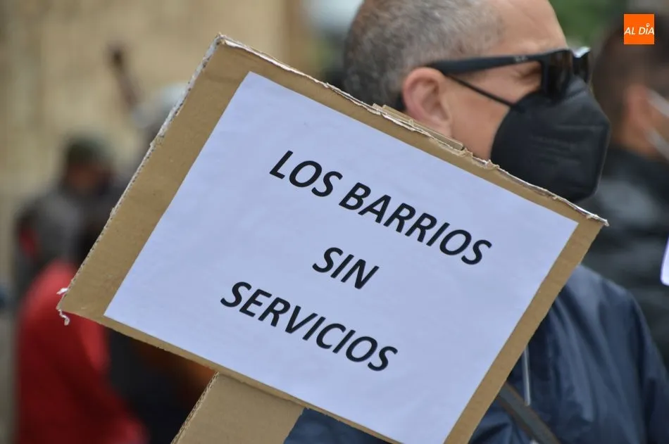 Foto 3 - Protestas vecinales por el cierre de la &uacute;nica sucursal bancaria que quedaba en Tejares