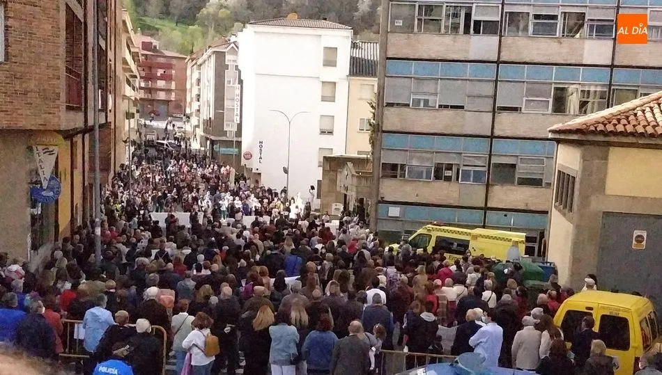 Concentración ante las puertas del hospital de Béjar
