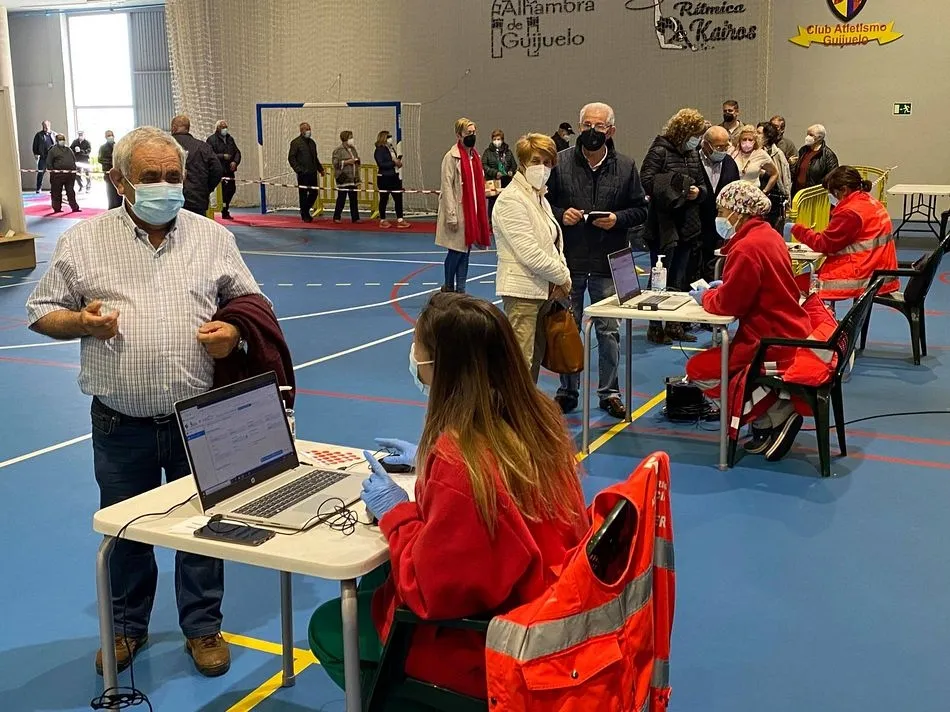 Foto 2 - Nueva jornada de vacunaci&oacute;n con segundas dosis para la ZBS de Guijuelo