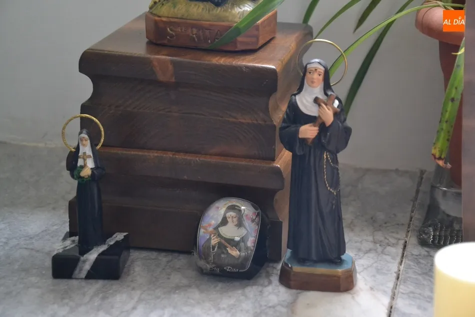 Foto 4 - Desplegado el habitual altar en honor a Santa Rita en la Casa Consistorial  
