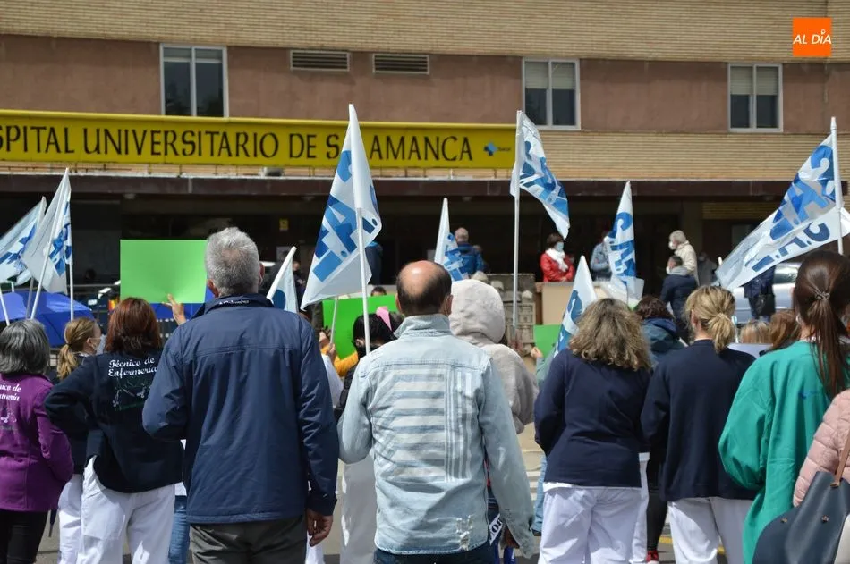 Foto 5 - Los t&eacute;cnicos de enfermer&iacute;a reivindican mejoras, ya que cubren &ldquo;funciones esenciales para los...