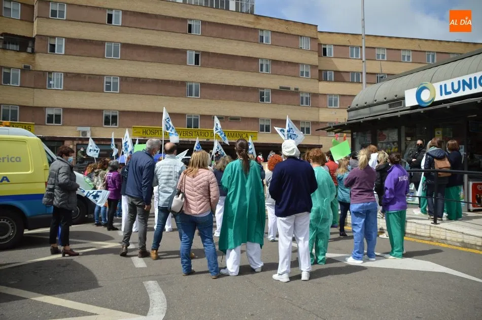 Foto 2 - Los t&eacute;cnicos de enfermer&iacute;a reivindican mejoras, ya que cubren &ldquo;funciones esenciales para los...
