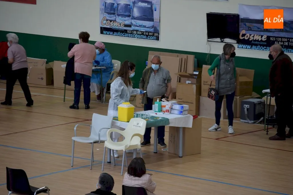 Foto 11 - Segunda dosis de la vacuna para 1.230 personas de entre 70 y 79 a&ntilde;os