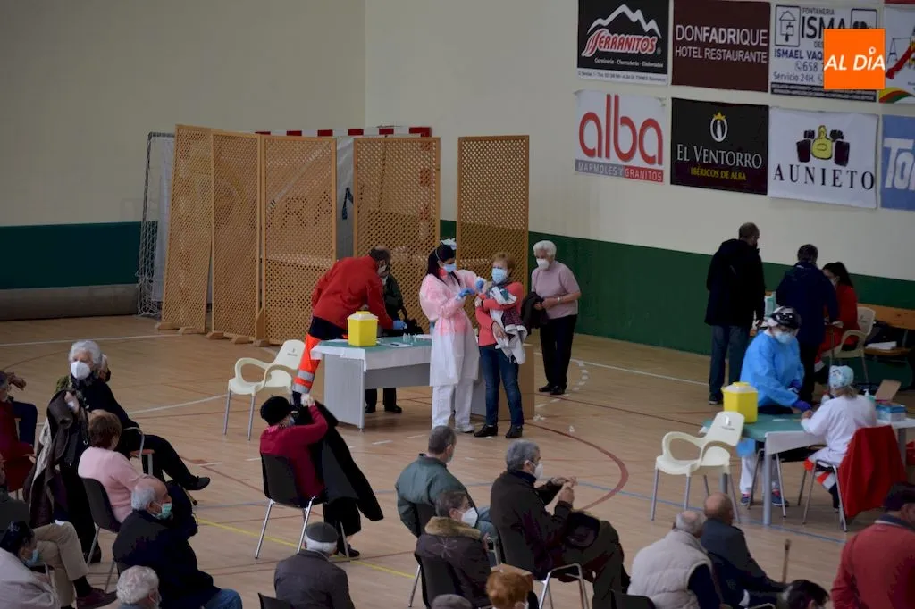 Foto 9 - Segunda dosis de la vacuna para 1.230 personas de entre 70 y 79 a&ntilde;os
