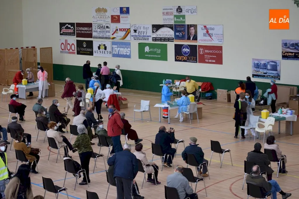 Foto 8 - Segunda dosis de la vacuna para 1.230 personas de entre 70 y 79 a&ntilde;os