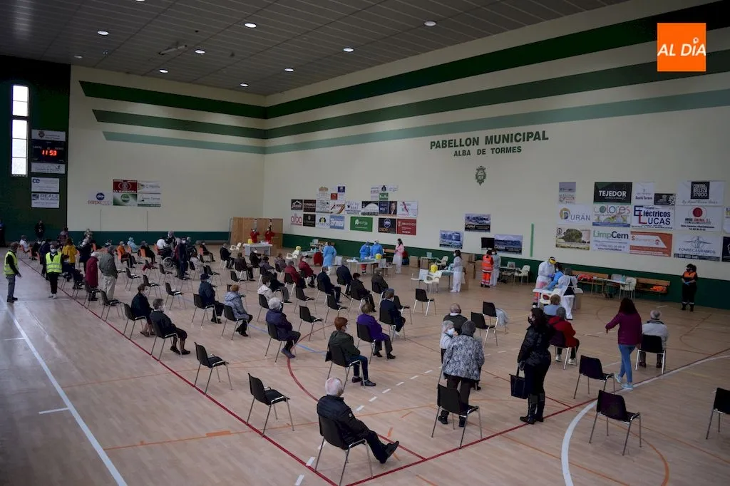 Foto 6 - Segunda dosis de la vacuna para 1.230 personas de entre 70 y 79 a&ntilde;os