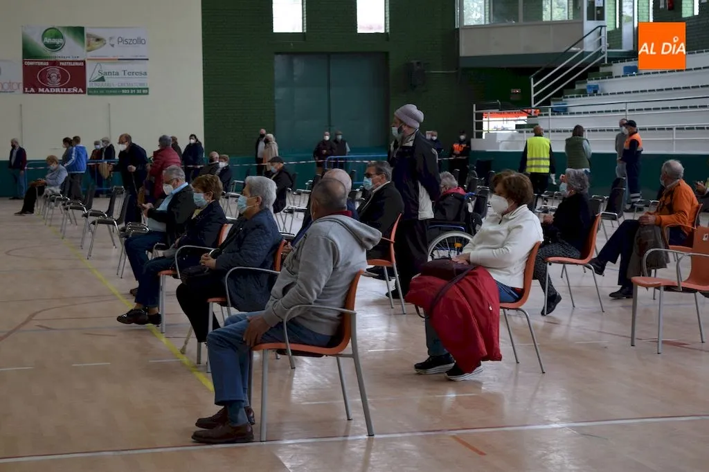 Foto 2 - Segunda dosis de la vacuna para 1.230 personas de entre 70 y 79 a&ntilde;os