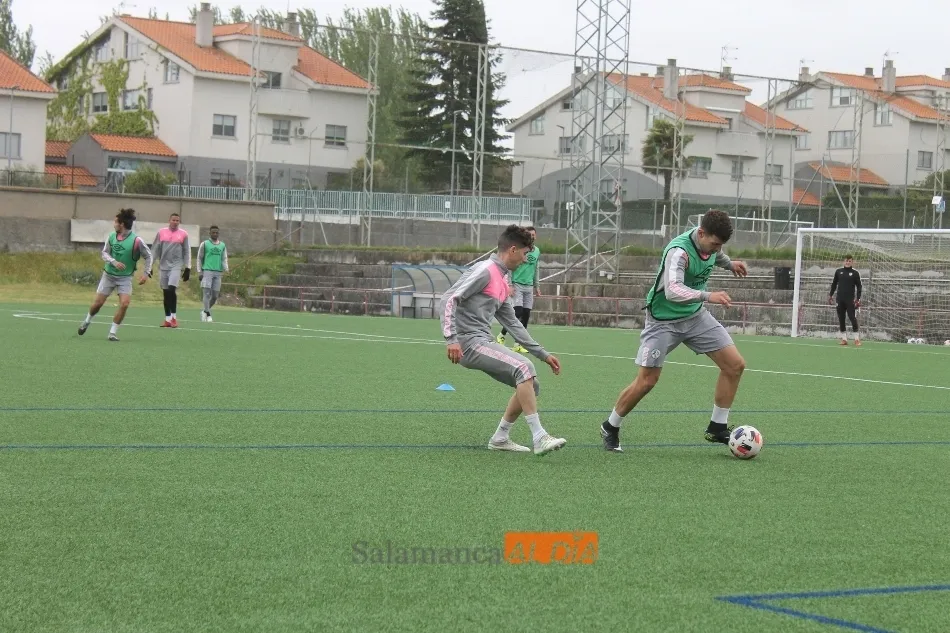 Uxío, con el balón en su poder / Carlos Cuervo