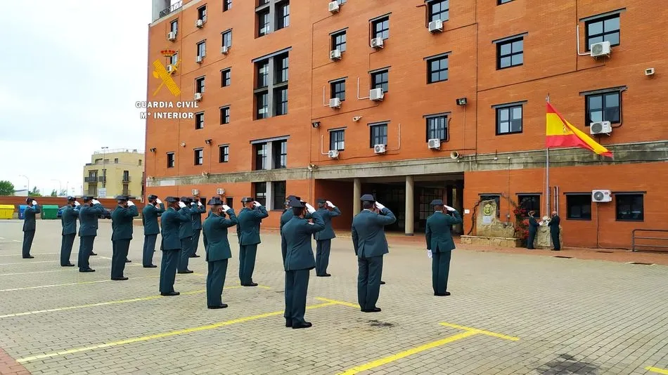 Acto en el patio de la Comandancia de Salamanca, en el que han participado representantes de las distintas escalas del Cuerpo destinados en la provincia