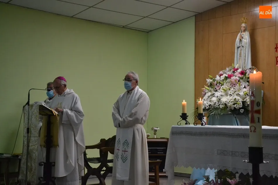 Foto 6 - Gran asistencia de fieles al d&iacute;a grande en honor a la Virgen de F&aacute;tima  