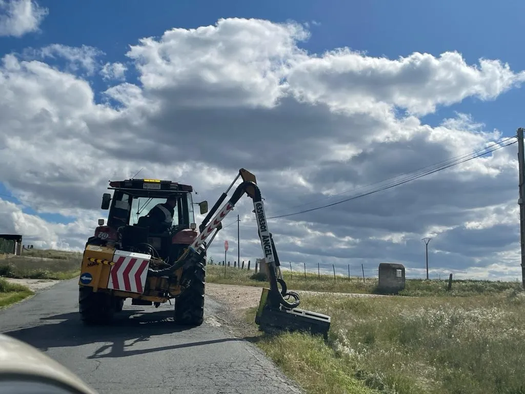 Máquina desbrozadora cedida por la Diputación de Salamanca al Ayuntamiento de Alba de Tormes