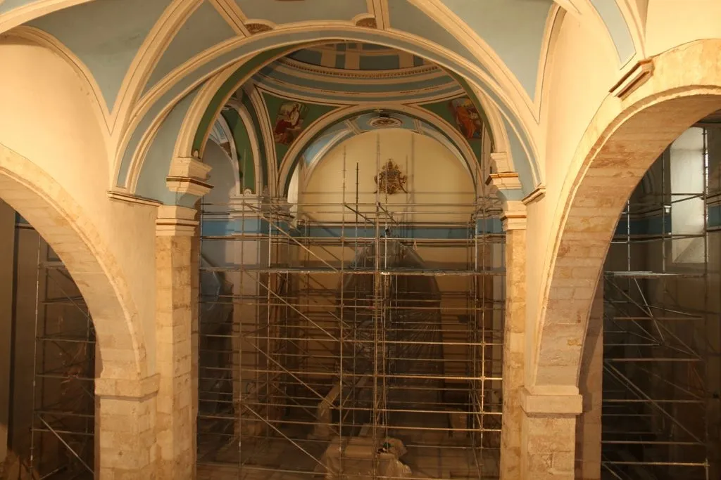 Foto 2 - La iglesia de san Pedro se somete a una reforma que durar&aacute; dos meses