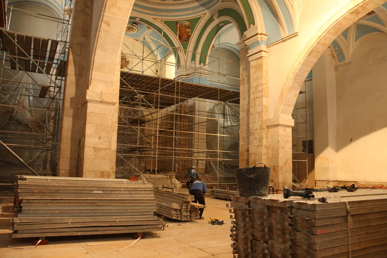 Foto 8 - La iglesia de san Pedro se somete a una reforma que durar&aacute; dos meses