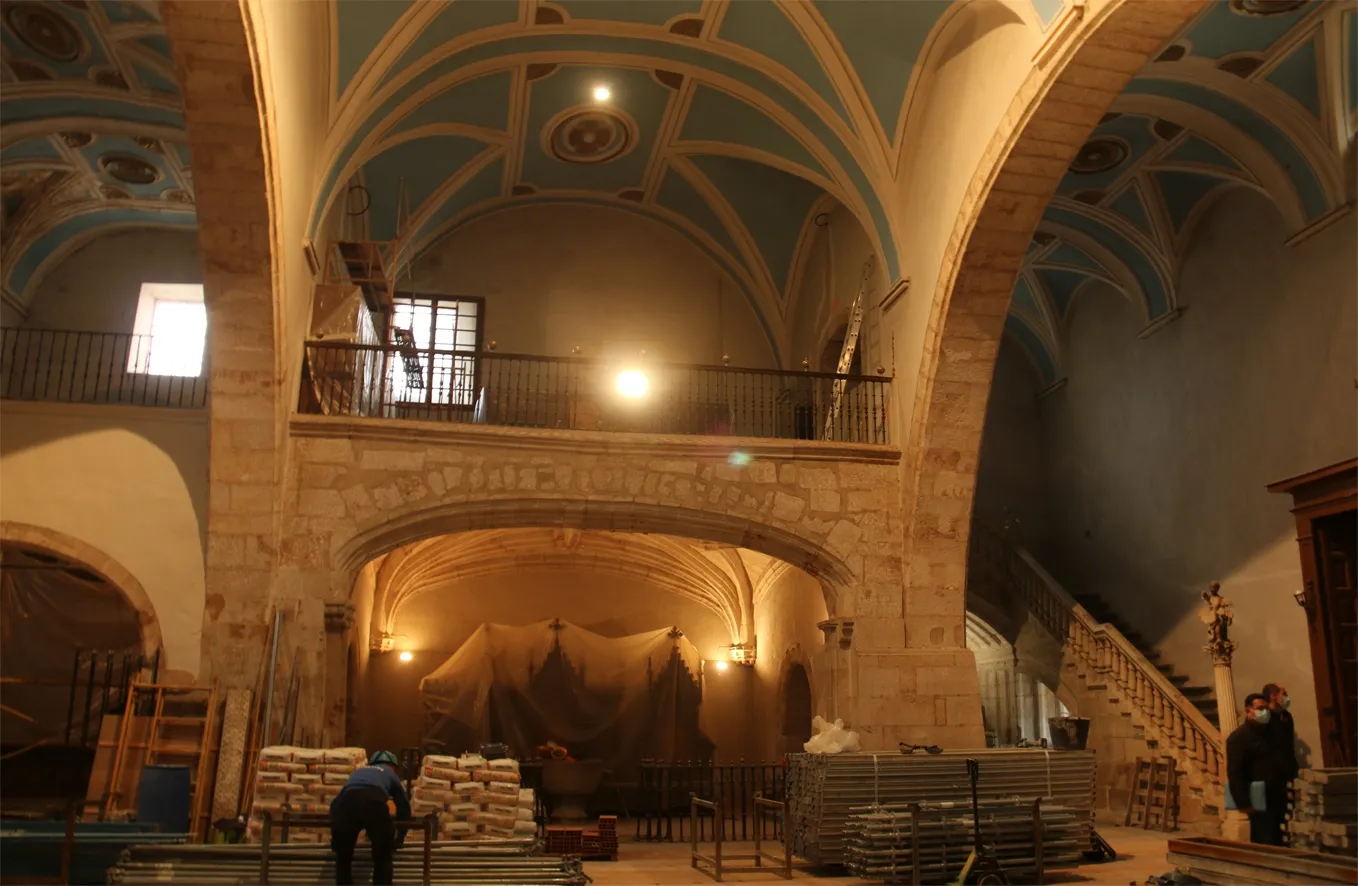 Foto 4 - La iglesia de san Pedro se somete a una reforma que durar&aacute; dos meses