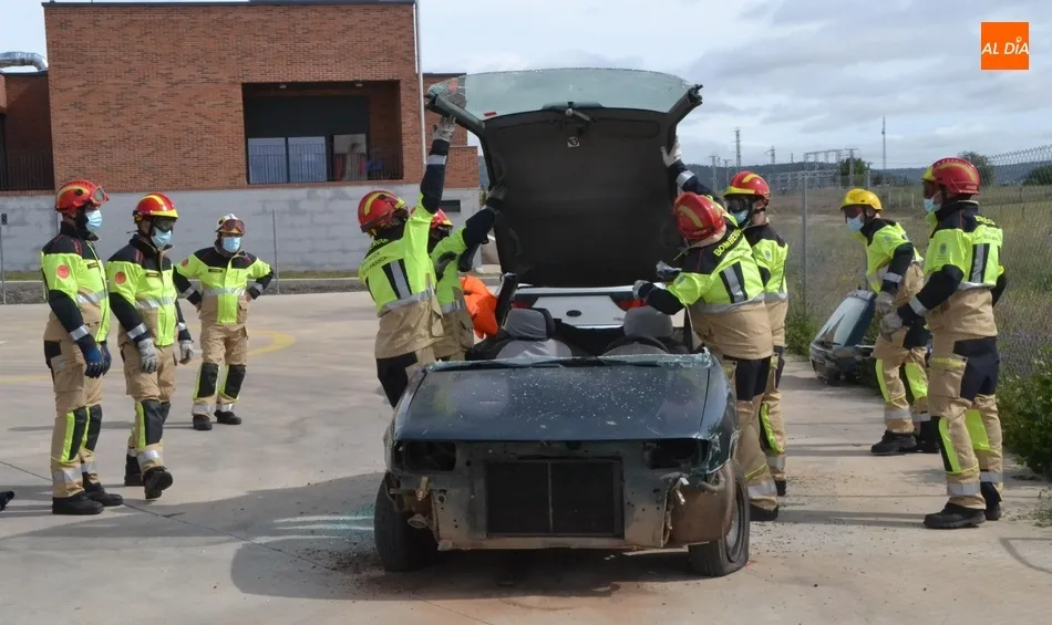 Los Bomberos de Ciudad Rodrigo estrenan vestimenta, equipo de excarcelación y hasta un dron  
