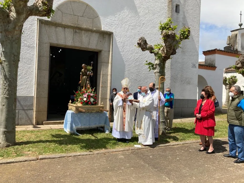 Foto 7 - &Aacute;gueda honra a su patr&oacute;n dentro y fuera de su Parroquia  