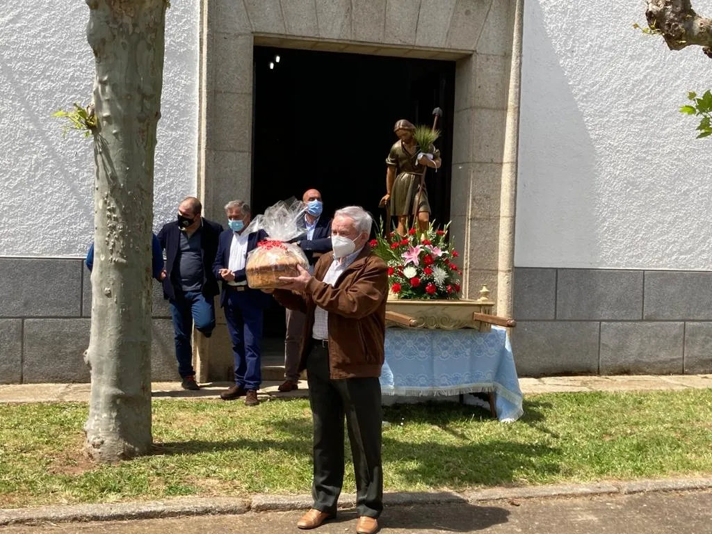 Foto 3 - &Aacute;gueda honra a su patr&oacute;n dentro y fuera de su Parroquia  