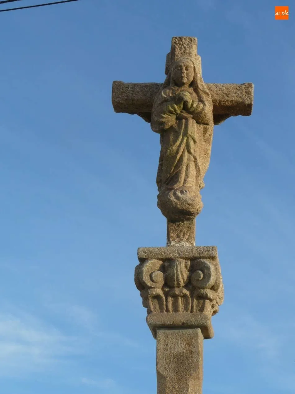 Villoria inaugura una cruz en memoria de los antepasados  