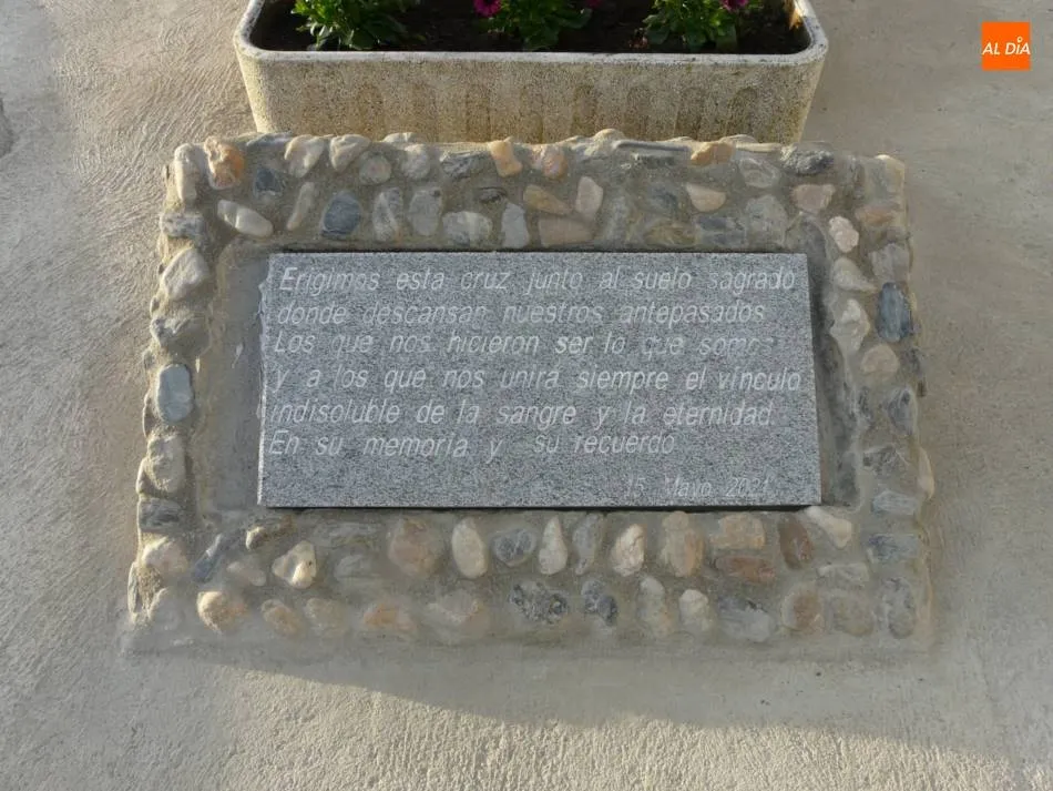 Foto 8 - Villoria inaugura una cruz en memoria de los antepasados  