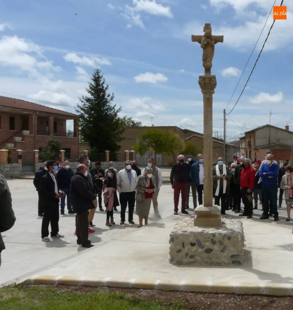 Foto 6 - Villoria inaugura una cruz en memoria de los antepasados  