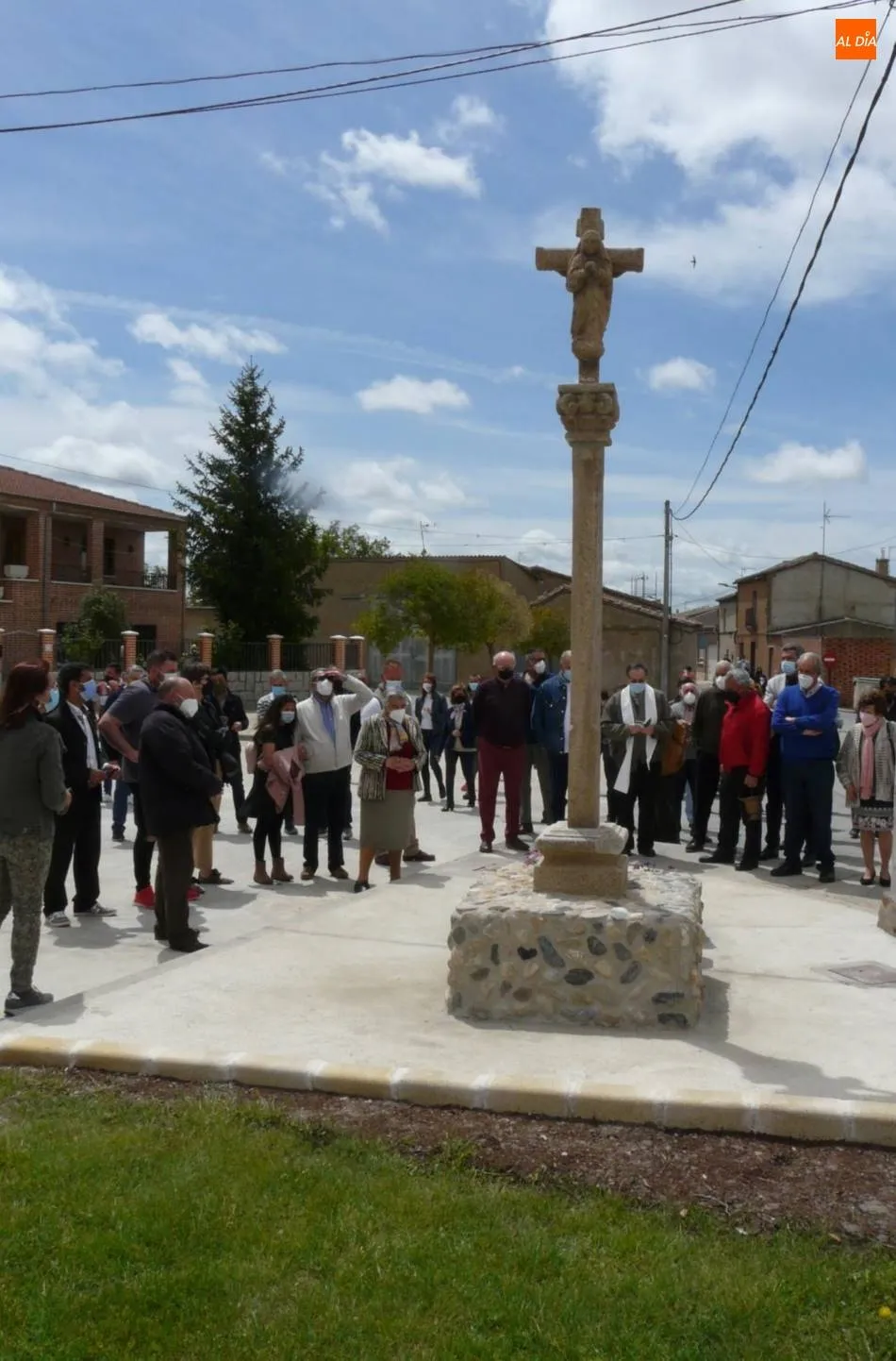 Foto 3 - Villoria inaugura una cruz en memoria de los antepasados  