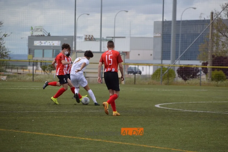 Foto 7 - La quinta jornada de Liga de la Provincial de Aficionados no deja indiferente a nadie