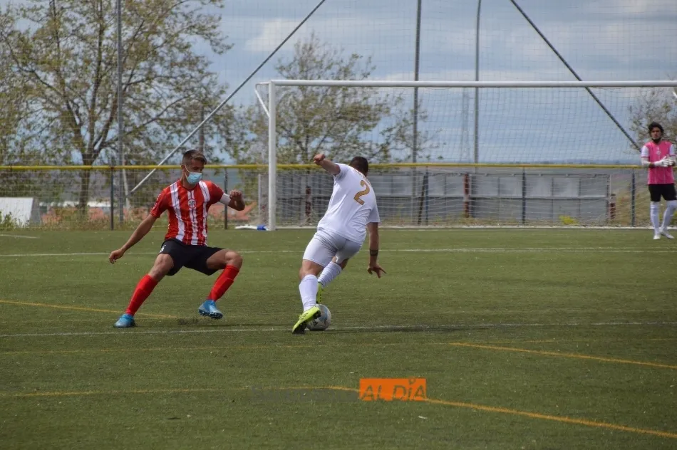 Foto 3 - La quinta jornada de Liga de la Provincial de Aficionados no deja indiferente a nadie