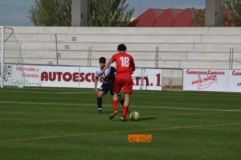 Foto 10 - El Guijuelo da la sorpresa y le quita el primer puesto de la Juvenil Regional a Unionistas en la...