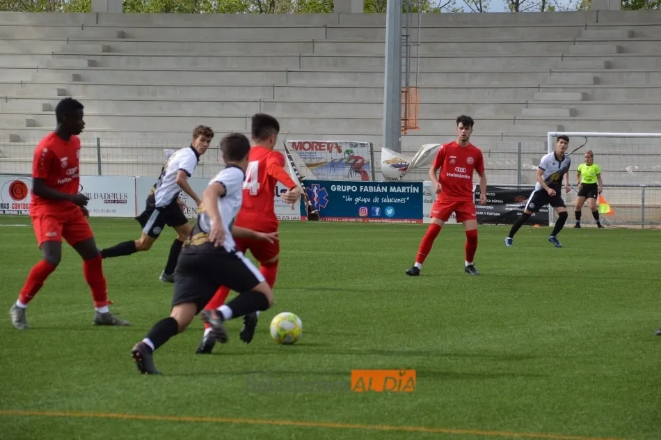 Foto 4 - El Guijuelo da la sorpresa y le quita el primer puesto de la Juvenil Regional a Unionistas en la...