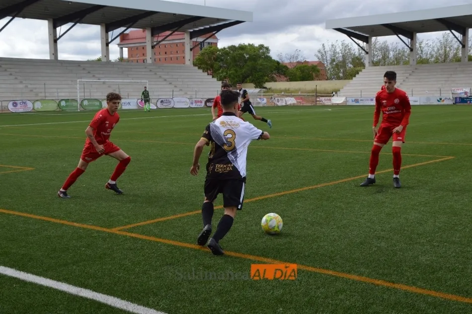 Foto 2 - El Guijuelo da la sorpresa y le quita el primer puesto de la Juvenil Regional a Unionistas en la...