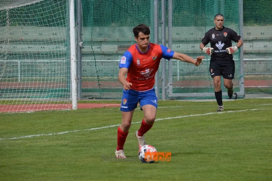 Foto 10 - Goleada del Ribert al Benavente para seguir al frente de la Regional (3-0)